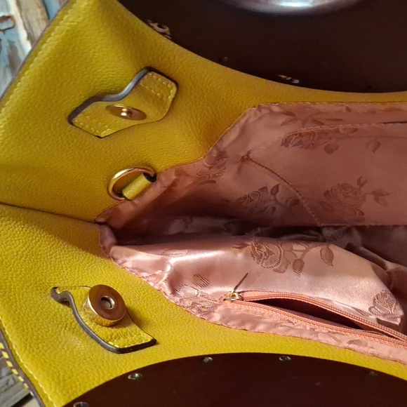 Artisan Ankara African Print Wood Handle Handbag. - Picture 5 of 11